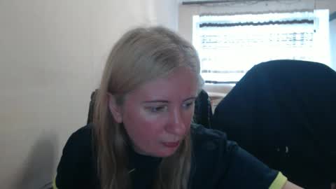 Snapshot of jenisandpeter chatting on 3, 6, 2026 JenisAndPeter online show from 3, 6, 2026