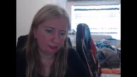 Snapshot of jenisandpeter chatting on 8, 6, 2026 JenisAndPeter online show from 8, 6, 2026