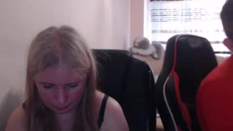 Snapshot of jenisandpeter chatting on 19, 6, 2026 JenisAndPeter online show from 19, 6, 2026