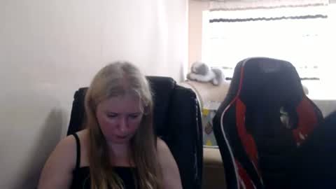 Snapshot of jenisandpeter chatting on 25, 6, 2026 JenisAndPeter online show from 25, 6, 2026