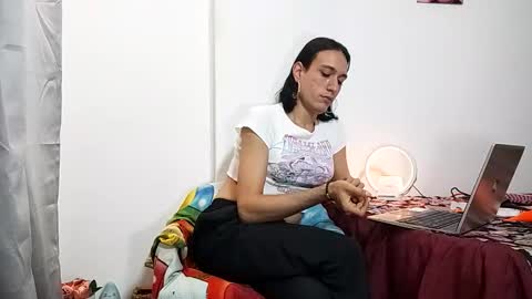 Snapshot of jenna_grey24 chatting on 4, 12, 2025 Isabella online show from 4, 12, 2025