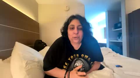 Snapshot of jennabrady chatting on 5, 10, 2025  Dragon Queen. Be my Dragon --  and  online show from 5, 10, 2025