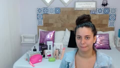 Snapshot of jenner_madison chatting on 6, 11, 2025 jenner_madison online show from 6, 11, 2025