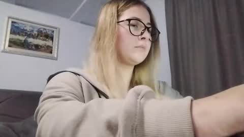 Snapshot of jenni_kristal chatting on 15, 12, 2025 Nicol online show from 15, 12, 2025