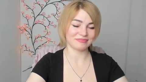 Snapshot of jennifer_cuttie chatting on 4, 3, 2026 Jennifer online show from 4, 3, 2026