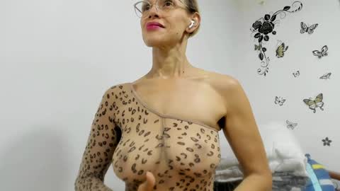 Snapshot of jenniferloveyou chatting on 5, 6, 2026 jenniferloveyou online show from 5, 6, 2026