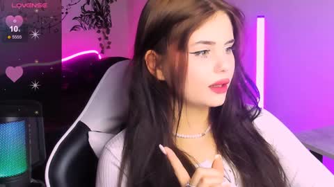 Jenni online show from 8, 12, 2024