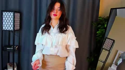 Jenniffer online show from 25, 11, 2025