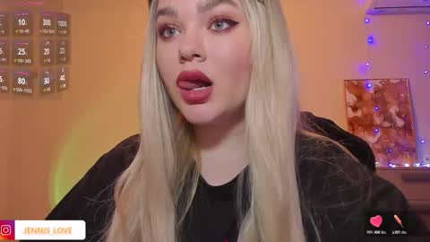 Snapshot of jennisxcharming chatting on 5, 12, 2025 Mila online show from 5, 12, 2025