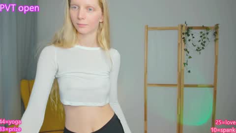 Snapshot of jenny_ames chatting on 11, 12, 2024 Jenny  online show from 11, 12, 2024