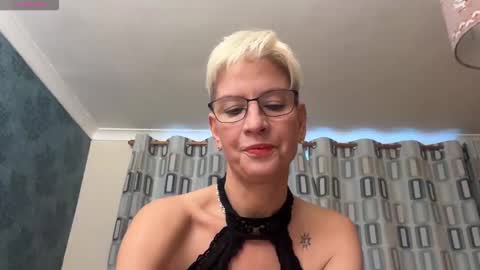 Snapshot of jennyhazel69 chatting on 4, 11, 2025 JennyHazel online show from 4, 11, 2025