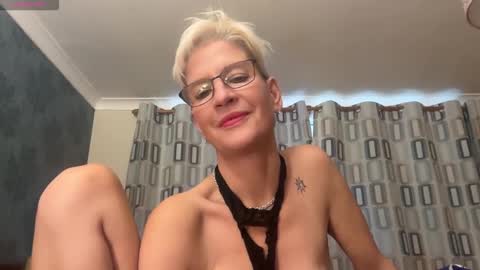 Snapshot of jennyhazel69 chatting on 7, 11, 2025 JennyHazel online show from 7, 11, 2025
