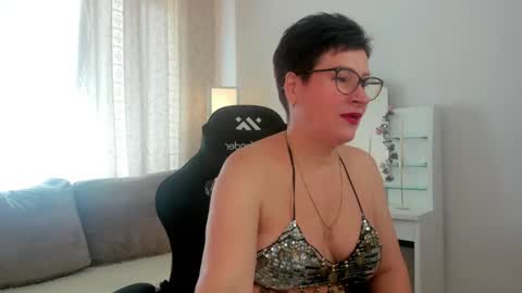 Snapshot of jennymons chatting on 5, 5, 2026 Jenny online show from 5, 5, 2026