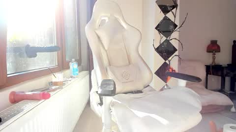 infamous blondiechloe.             Jennyjennywildd online show from 9, 10, 2025