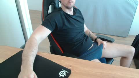 Snapshot of jerklove1006 chatting on 18, 4, 2026 Boy likes daddies online show from 18, 4, 2026