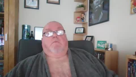 Snapshot of jerseyhammer01 chatting on 25, 11, 2025 Harry online show from 25, 11, 2025