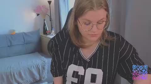 Snapshot of jess0e9 chatting on 20, 6, 2026 JessieVibes online show from 20, 6, 2026