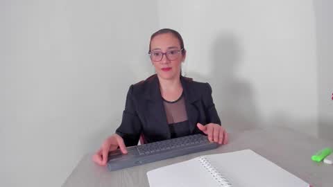 jessica herreraToday I will be your devil and you my victim online show from 25, 3, 2026