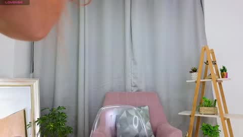 bella  adams online show from 26, 1, 2025