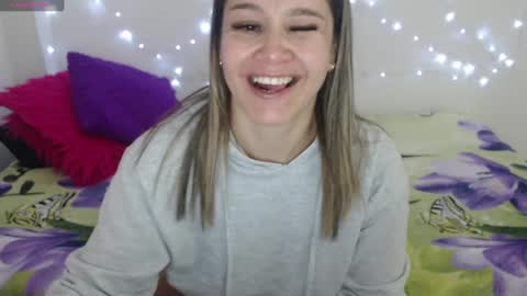 Snapshot of jessi_robertss chatting on 5, 12, 2024 jessica online show from 5, 12, 2024