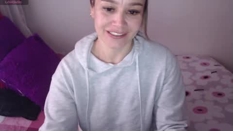 Snapshot of jessi_robertss chatting on 3, 1, 2025 jessica online show from 3, 1, 2025