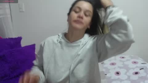 Snapshot of jessi_robertss chatting on 4, 1, 2025 jessica online show from 4, 1, 2025