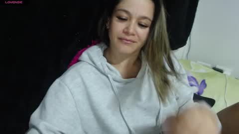 Snapshot of jessi_robertss chatting on 4, 3, 2025 jessica online show from 4, 3, 2025