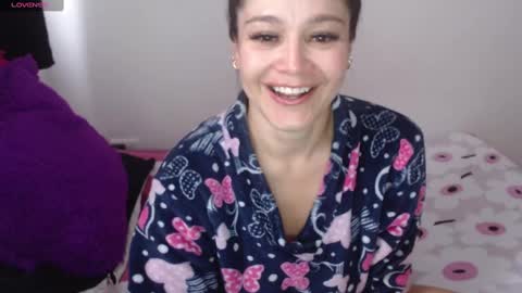 Snapshot of jessi_robertss chatting on 5, 3, 2025 jessica online show from 5, 3, 2025