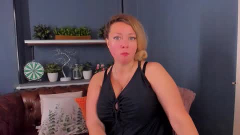 Snapshot of jessica_foxie chatting on 11, 9, 2025 Jessica online show from 11, 9, 2025