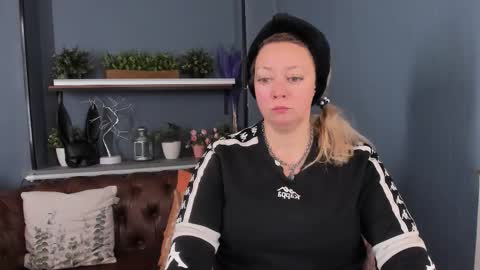 Snapshot of jessica_foxie chatting on 4, 10, 2025 Jessica online show from 4, 10, 2025