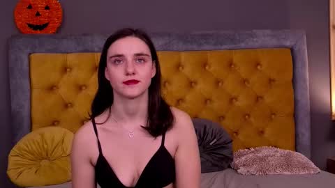 Jessica White online show from 1, 12, 2025