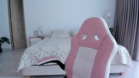    online show from 10, 2, 2025