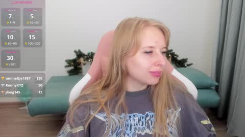 Snapshot of jessy_comely chatting on 17, 12, 2024 Jessy online show from 17, 12, 2024
