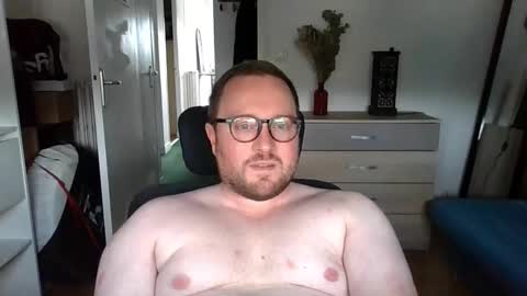 jeuneloup92 online show from 12, 9, 2025