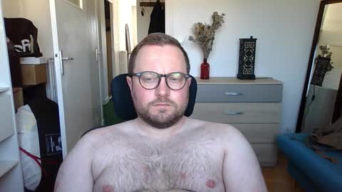 Snapshot of jeuneloup92 chatting on 12, 10, 2025 jeuneloup92 online show from 12, 10, 2025