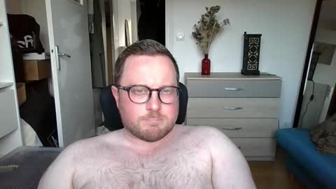 jeuneloup92 online show from 11, 3, 2026