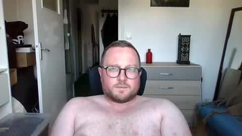 jeuneloup92 online show from 20, 7, 2026