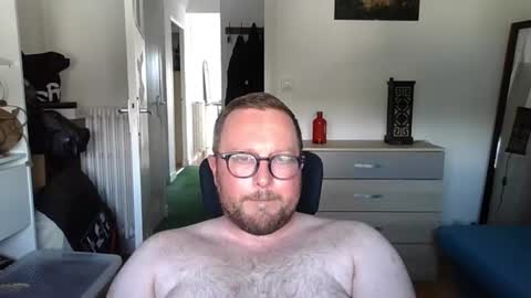jeuneloup92 online show from 9, 8, 2026