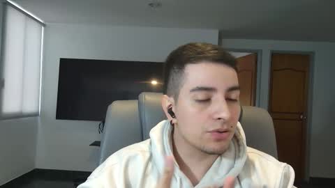 Jhoan Saenz online show from 11, 11, 2025