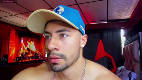 Jhojan Strong  online show from 28, 1, 2025