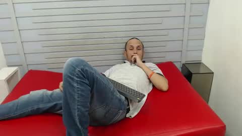 jhontorres018 online show from 27, 2, 2025