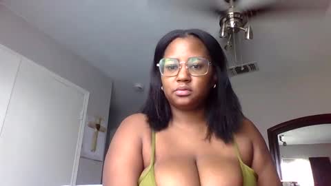 Snapshot of jigglypineapples chatting on 16, 2, 2025 goldenbaby online show from 16, 2, 2025