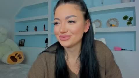 Juliee online show from 5, 11, 2025