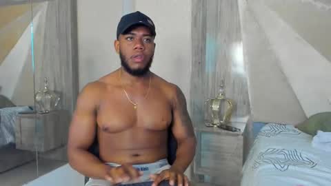 Snapshot of joan_saenz chatting on 26, 1, 2025 JOAN SAENZ online show from 26, 1, 2025