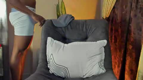 Snapshot of joan_saenz chatting on 6, 3, 2025 JOAN SAENZ online show from 6, 3, 2025