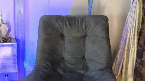 Snapshot of joan_saenz chatting on 4, 11, 2025 JOAN SAENZ online show from 4, 11, 2025