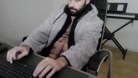 joaodias_18 online show from 5, 1, 2026