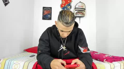 Snapshot of johan_and_antonella chatting on 2, 12, 2024 johan_and_antonella online show from 2, 12, 2024