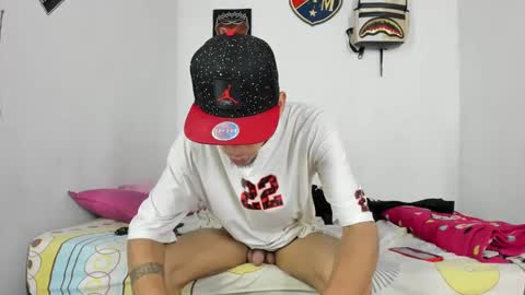 Snapshot of johan_and_antonella chatting on 15, 12, 2024 johan_and_antonella online show from 15, 12, 2024