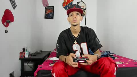 Snapshot of johan_and_antonella chatting on 27, 12, 2024 johan_and_antonella online show from 27, 12, 2024